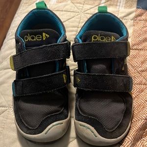 Plae size 11 toddler sneaker